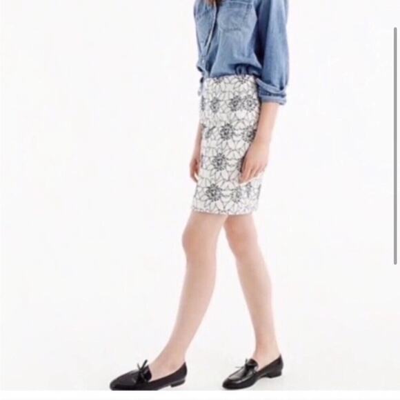 J. Crew Petite Embroidered Floral Mini Skirt Size 8P - Picture 2 of 8